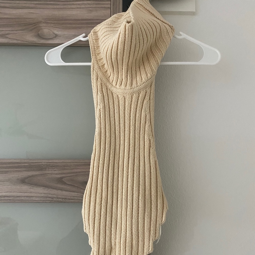 Turtle neck sweater tank